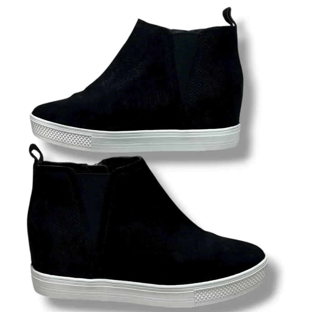 Caslon Women's 8M Cnaidy Lea Black Snake Suede‎ Leather Wedge Sneaker Booties